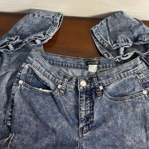 Juniors "Venus Size 6 Jeans: Chic Bow-Tie Accents Ascending to the Perfect Fit"